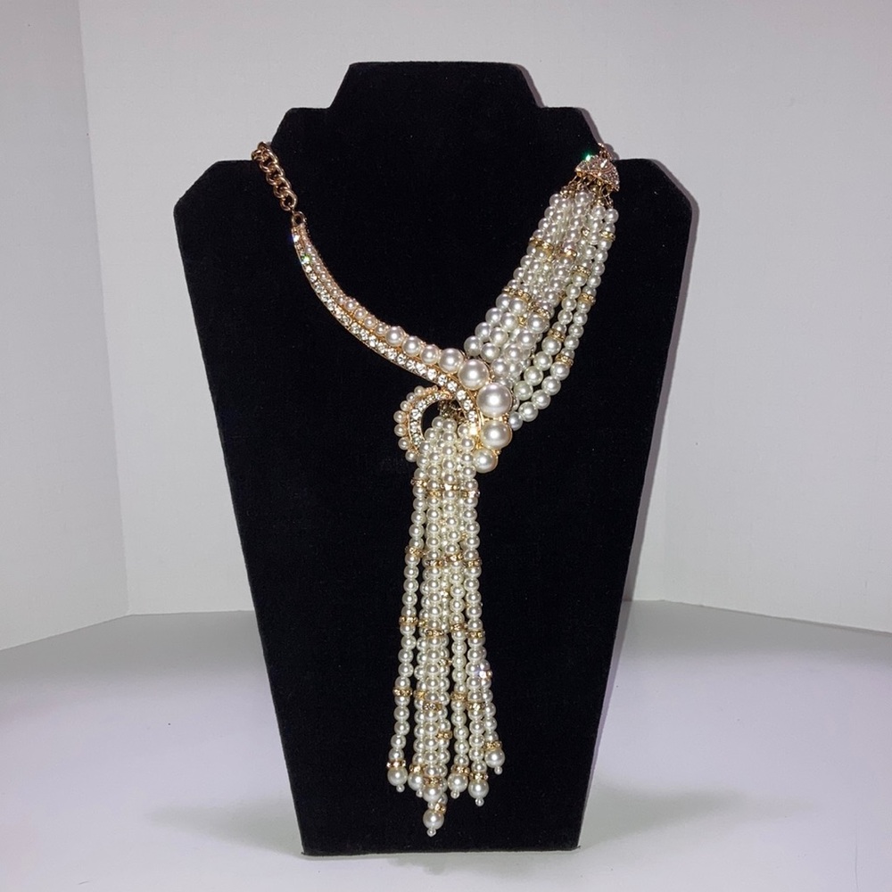 Elegant Faux Pearl and Gold Statement Necklace